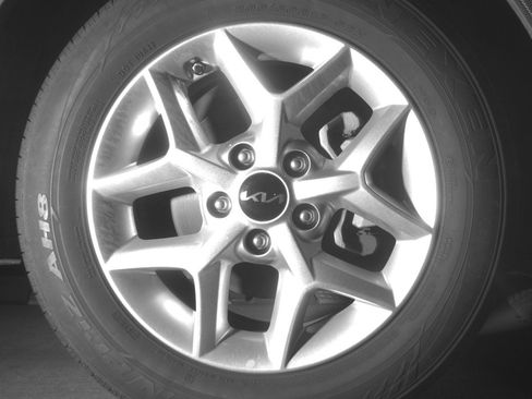 Used 2025 Kia Soul LX w/ LX Technology Package FWD image 13