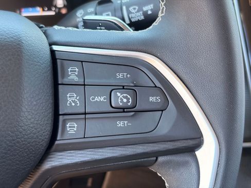 Used 2023 Jeep Grand Cherokee Laredo X RWD image 24