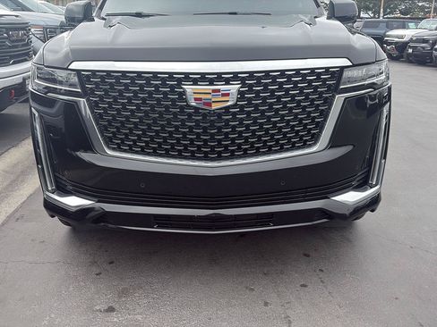 Used 2024 Cadillac Escalade ESV Luxury RWD image 8