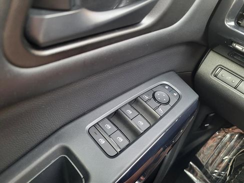 Used 2025 Nissan Pathfinder SV image 22