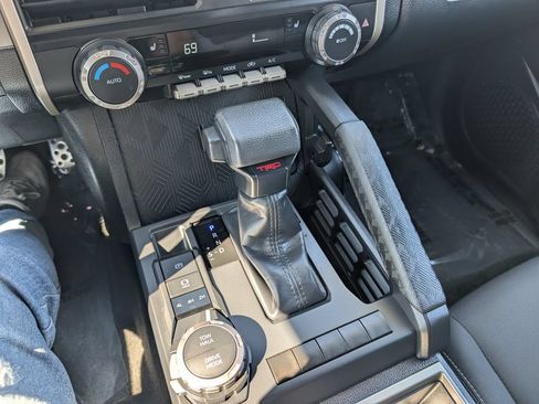Used 2025 Toyota Tacoma TRD Sport AWD/4WD image 21