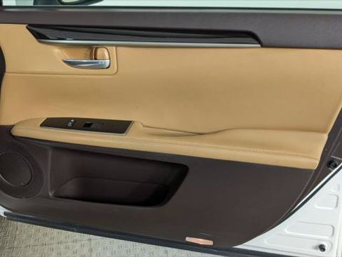 Used 2018 Lexus ES 350 w/ Luxury Package w/Wood Trim FWD image 22