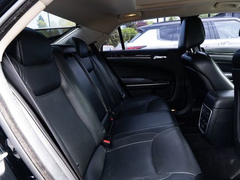 Used 2016 Chrysler 300 C RWD image 21