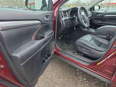 Used 2016 Toyota Highlander XLE image 13