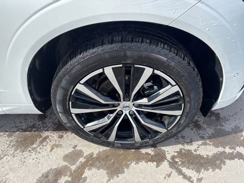 Used 2025 Volvo XC60 B5 Plus image 12