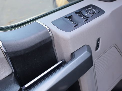 Used 2017 Ford F150 XLT image 20