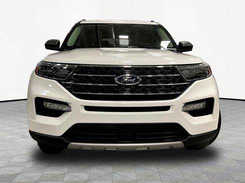 Used 2022 Ford Explorer XLT w/ Equipment Group 202A AWD/4WD image 2