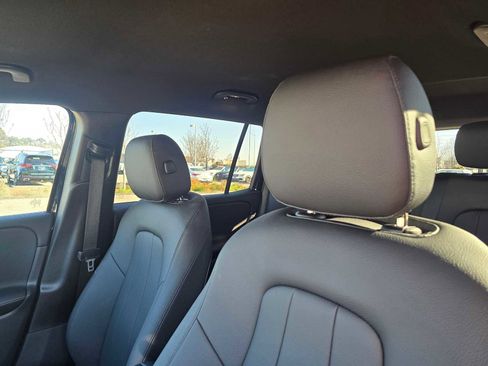 Used 2025 Mercedes-Benz GLB 250 4MATIC image 23