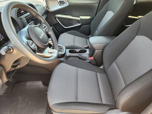 Certified 2025 Kia Soul LX w/ LX Technology Package FWD image 13