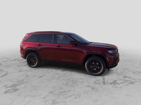 New 2026 Jeep Grand Cherokee Altitude image 9