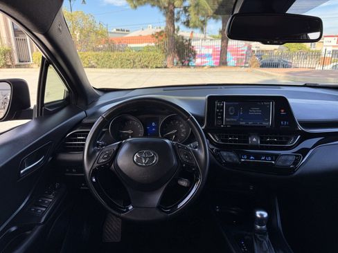 Used 2018 Toyota C-HR XLE FWD image 16