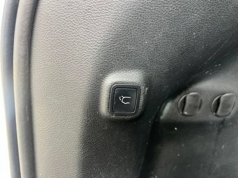 Used 2019 Jeep Cherokee Limited AWD/4WD image 15