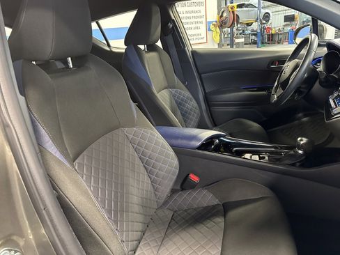 Used 2021 Toyota C-HR XLE image 30