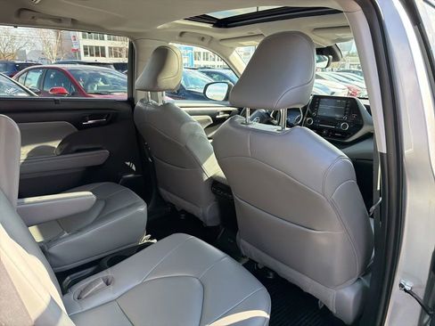 Used 2022 Toyota Highlander XLE image 13