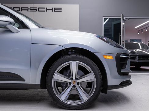 Certified 2026 Porsche Macan AWD/4WD image 11