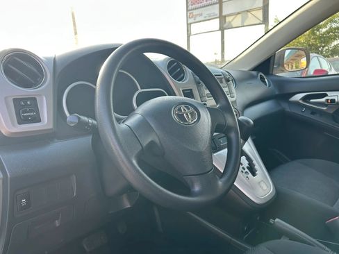 Used 2010 Toyota Matrix S FWD image 11