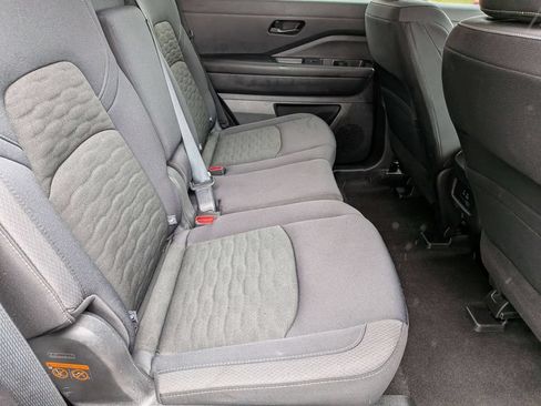 Used 2025 Nissan Pathfinder SV AWD/4WD image 44