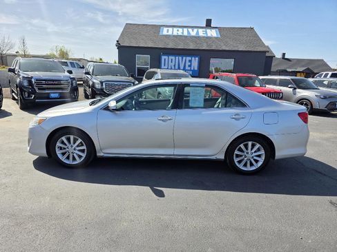 Used 2012 Toyota Camry XLE w/ Leather Pkg image 8