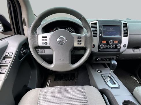Used 2020 Nissan Frontier SV w/ Midnight Edition Floor Mats AWD/4WD image 6