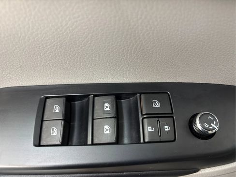 Used 2019 Toyota Highlander XLE AWD/4WD image 41