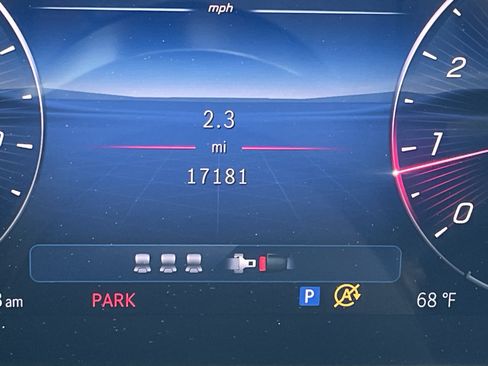 Certified 2025 Mercedes-Benz GLC 300 4MATIC w/ Driver Assistance Package image 28