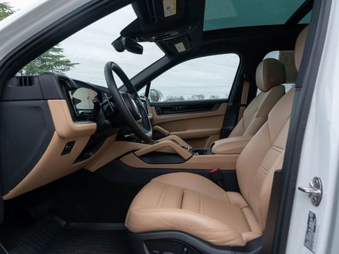 Certified 2024 Porsche Cayenne image 24