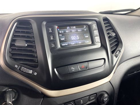 Used 2018 Jeep Cherokee Latitude w/ Safety Group AWD/4WD image 27