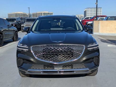 Used 2025 Genesis GV70 2.5T AWD/4WD image 8