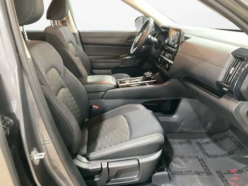 Used 2025 Nissan Pathfinder SV AWD/4WD image 17