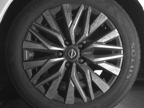 Used 2025 Nissan Altima 2.5 SV FWD image 14