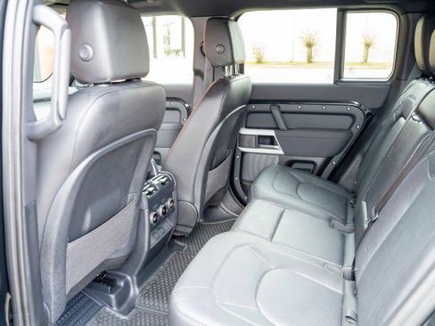 Used 2023 Land Rover Defender 110 S image 79