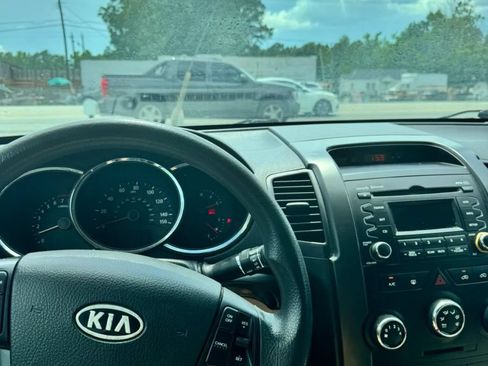 Used 2011 Kia Sorento 2WD image 22