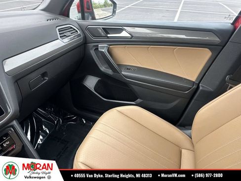 Used 2024 Volkswagen Tiguan SE AWD/4WD image 32