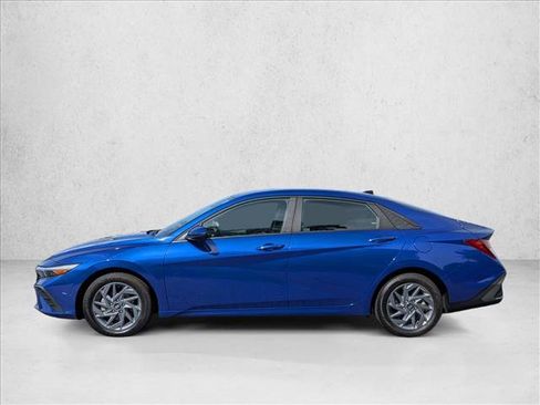 Used 2024 Hyundai Elantra SEL FWD image 9