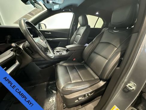 Used 2024 Cadillac XT4 Luxury w/ Cold Weather Package FWD image 11