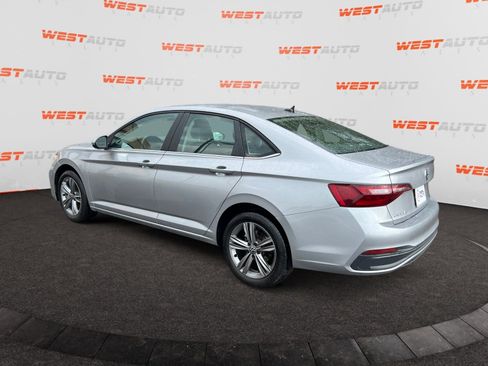 Used 2024 Volkswagen Jetta SE image 3