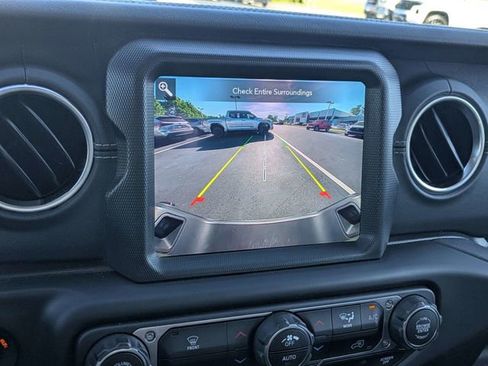 Used 2021 Jeep Gladiator Overland w/ Popular Equipment Package AWD/4WD image 20