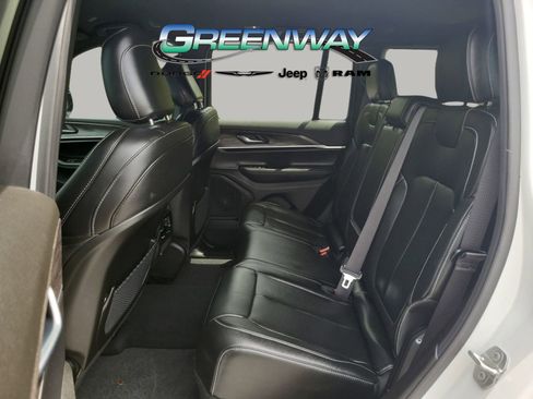 Used 2025 Jeep Grand Cherokee Limited w/ Black Appearance Package RWD image 13