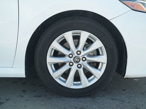 Used 2018 Toyota Camry LE image 41