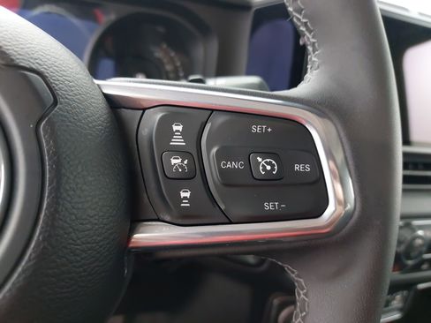 Used 2025 Jeep Wrangler Unlimited Sahara AWD/4WD image 19