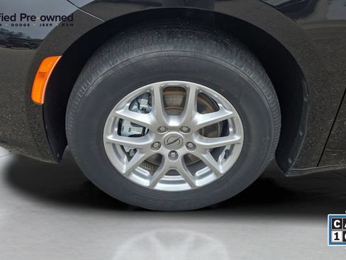 Certified 2024 Chrysler Pacifica Touring-L FWD image 20