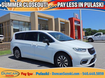 Used 2024 Chrysler Pacifica Limited
