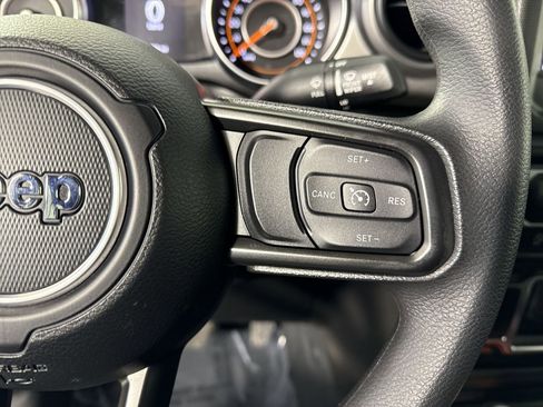 Used 2022 Jeep Wrangler Unlimited Sport image 14