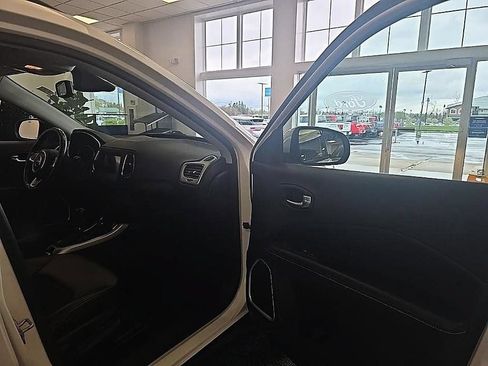 Used 2020 Jeep Compass Latitude w/ Cold Weather Group AWD/4WD image 35