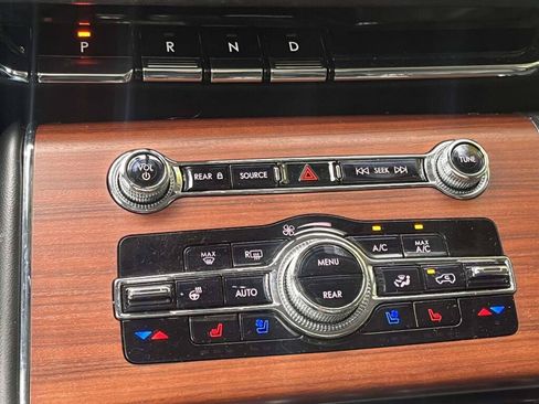 Used 2023 Lincoln Aviator Reserve w/ Equipment Group 201A AWD/4WD image 28