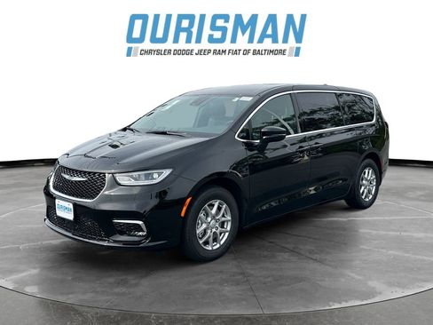 New 2026 Chrysler Pacifica Select w/ S Appearance Package image 2