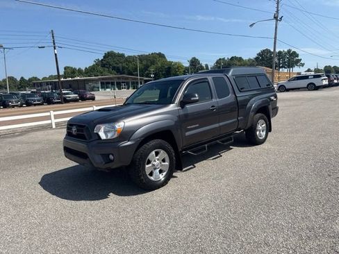 Used 2013 Toyota Tacoma 4x4 Access Cab V6 w/ TRD Sport Pkg image 5