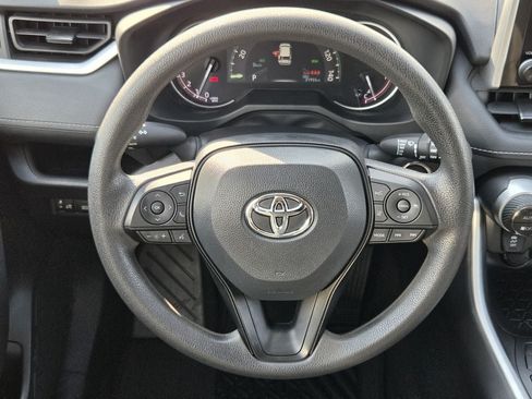 Used 2025 Toyota RAV4 XLE FWD image 15