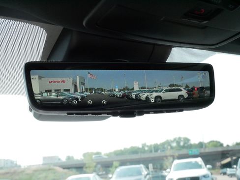 Used 2026 Toyota Sienna Limited FWD image 32