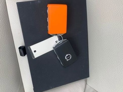 Used 2023 Volvo XC90 B6 Plus w/ Protection Package image 4